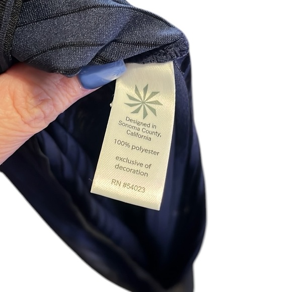 Athleta Navy Striped Women's Top - Picture 10 of 11